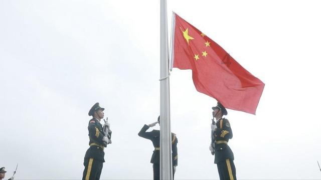 下一站婚姻：蛮横保安没文化，免费法律咨询当摆摊，强制撤走！